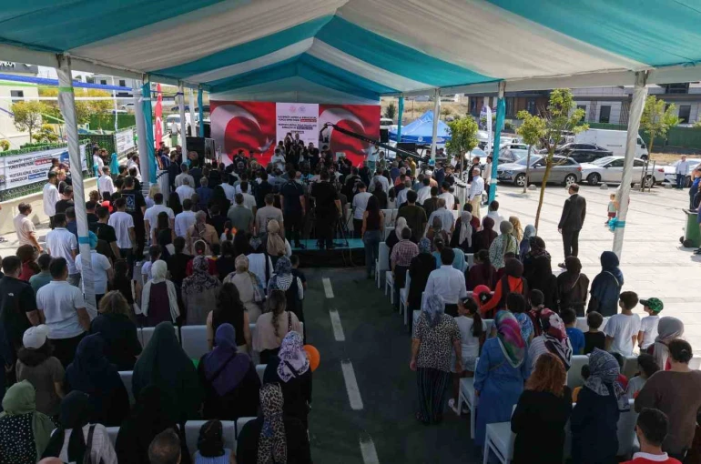 Milli Eğitim Bakanı Yusuf Tekin: "Kim olursa olsun bir eğitim kurumu yapmak istiyorsa anayasal olarak bizimle beraber çalışmak zorundadır"