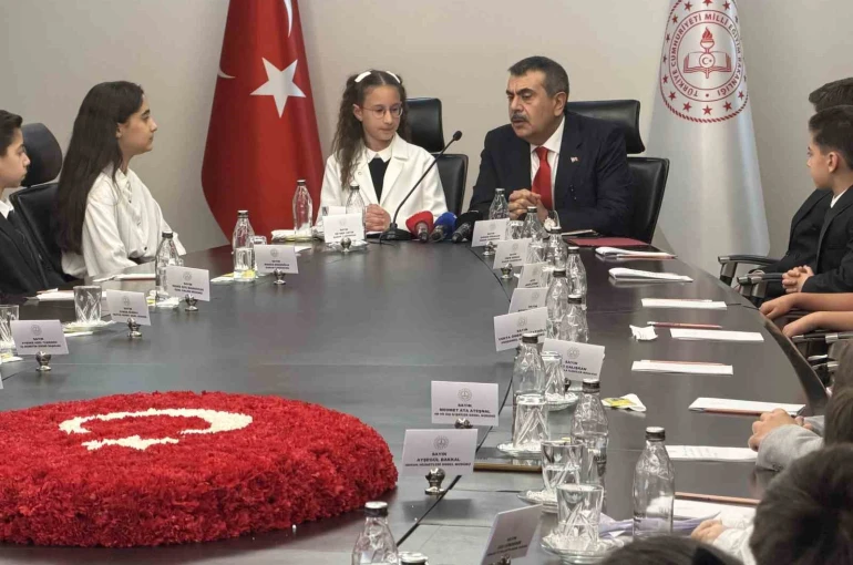 Milli Eğitim Bakanlığı’nda 23 Nisan’da anlamlı devir teslim 