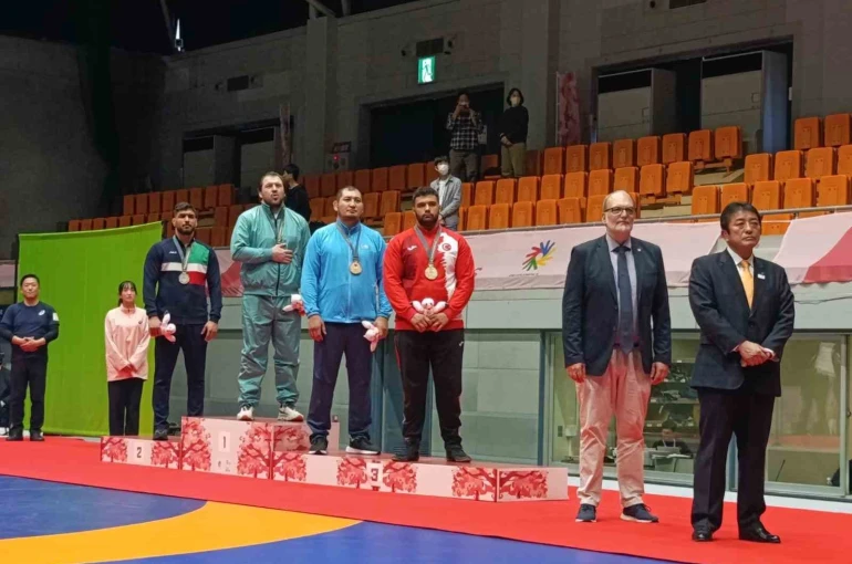 Millî güreşçi Berke Nergiz, Tokyo’dan madalyayla döndü 