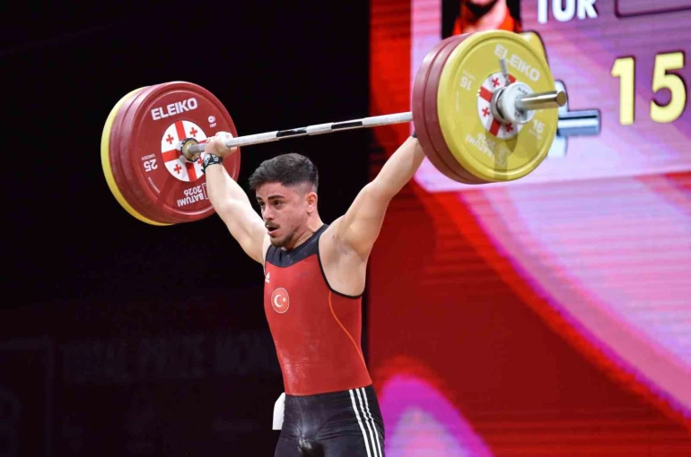 Milli halterci Kaan Kahriman’dan gümüş madalya 