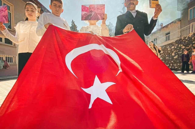 Milli Mücadele ruhunu en etkileyici kareye sığdırdı 