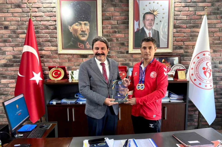 Milli sporcu Balk, Gençlik ve Spor İl Müdürü Kalın’ı ziyaret etti