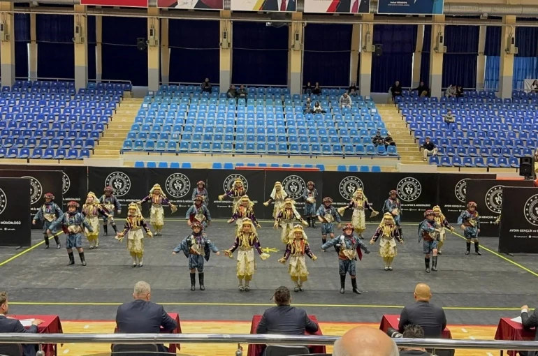 Minik efeler birincilik için yarıştı 