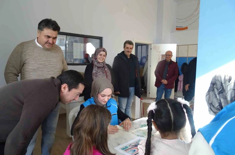 Minik eller aileleriyle birlikte üretti 