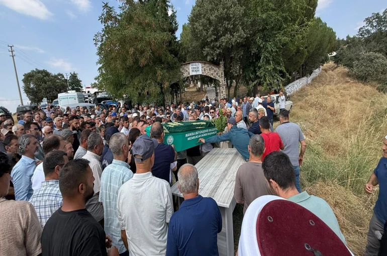 Minik Fikri gözyaşları ve dualarla son yolculuğuna uğurlandı
