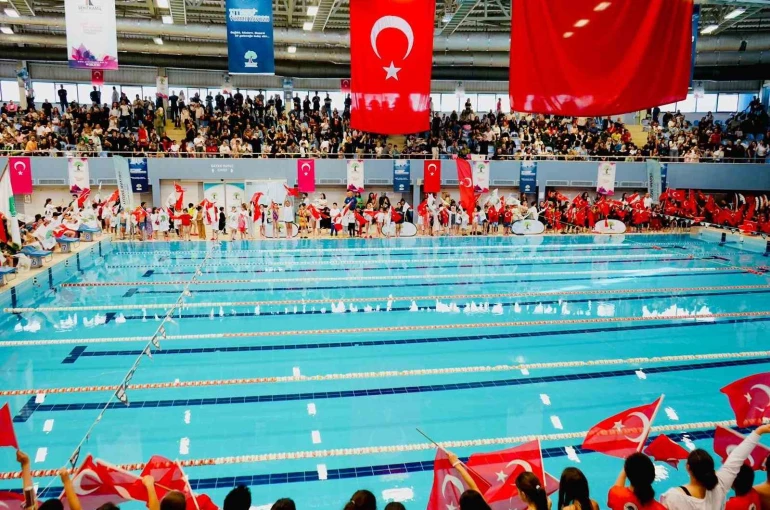 Minik kulaçlar Alleben’de buluştu 