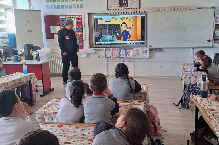 Minik öğrenciler afetlere karşı bilinçleniyor 