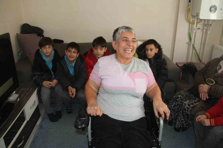 Minik öğrenciler engelli vatandaşın hayalini gerçekleştirdi 