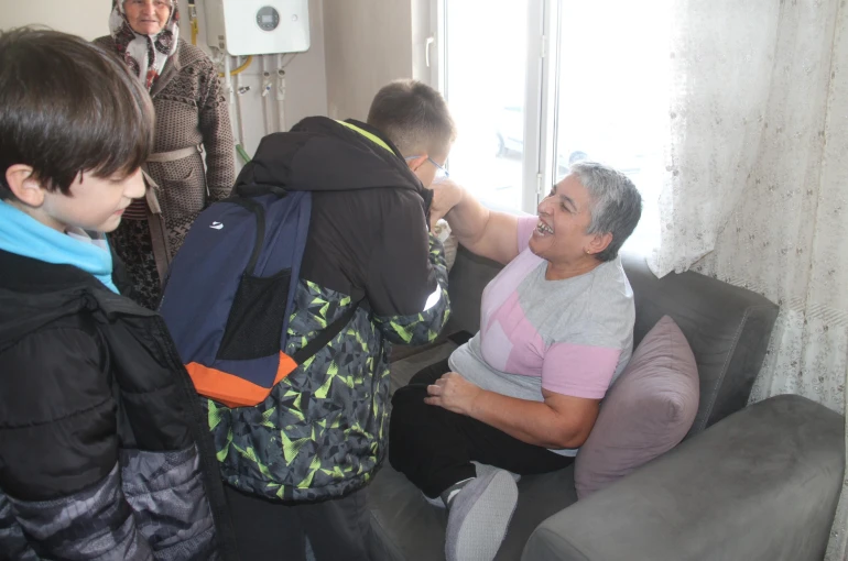 Minik öğrenciler engelli vatandaşın hayalini gerçekleştirdi