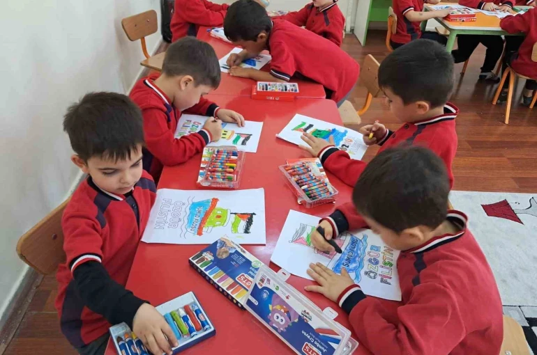 Minik öğrenciler Filistin’i resmetti, duygularını yansıttı 