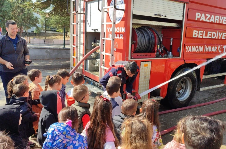 Minik öğrenciler hayallerindeki mesleği tanıdı 