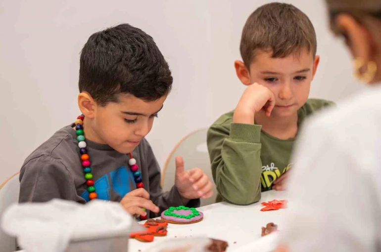 Minik şeflerden ‘yılbaşı’ kurabiyeleri 