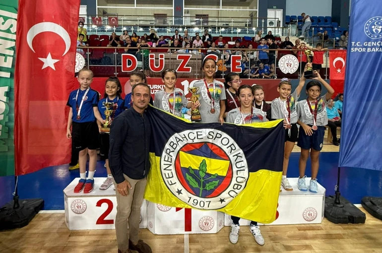 Minik sporcular şampiyon olmak için ter döktü 