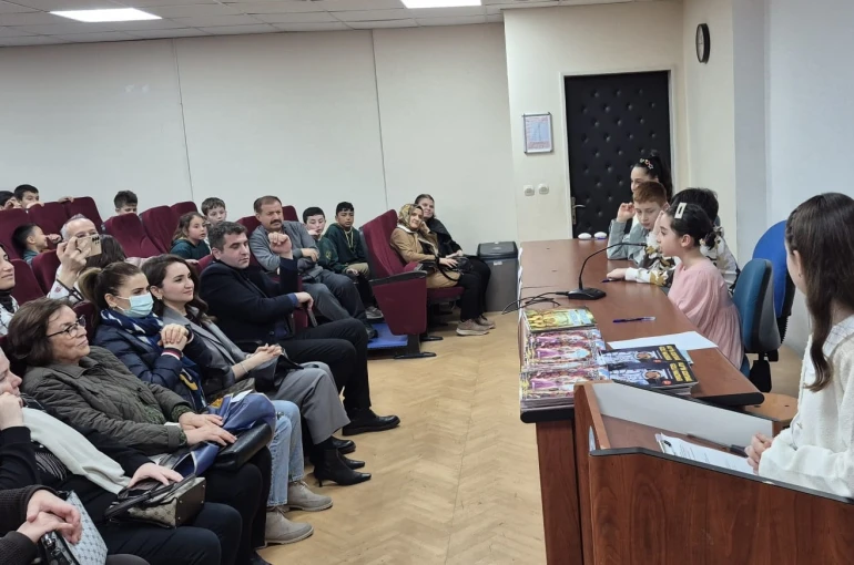 Minik yazarlardan büyük davranış: Kitaplarını sattılar, köy okuluna umut oldular 