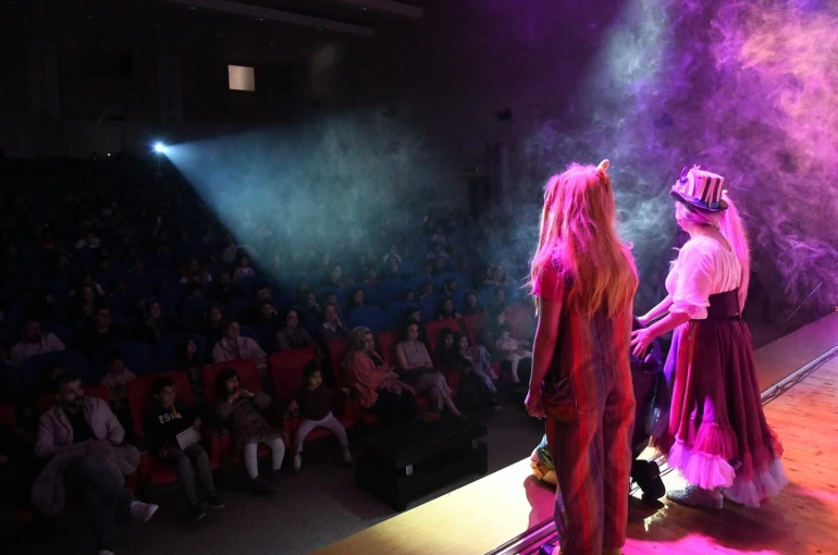 Minikler hem eğlendi hem öğrendi 