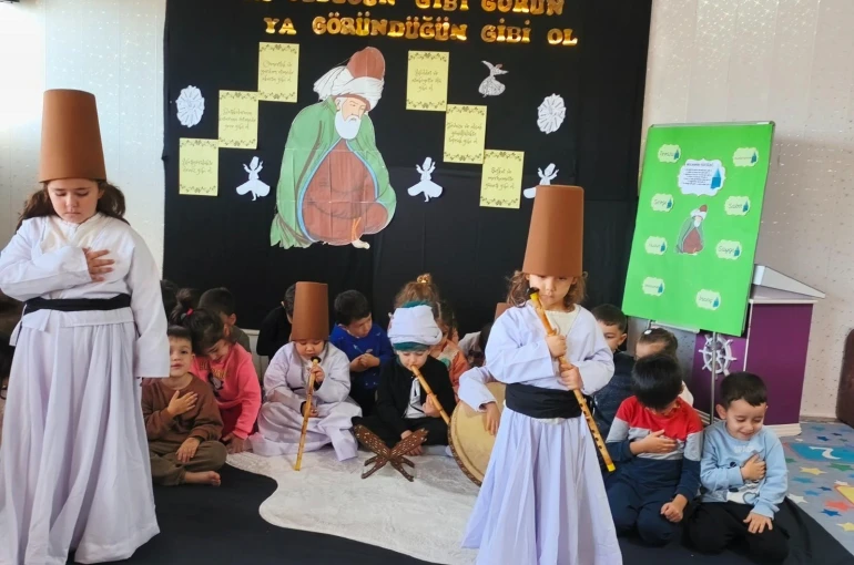 Minikler Mevlana’yı andı