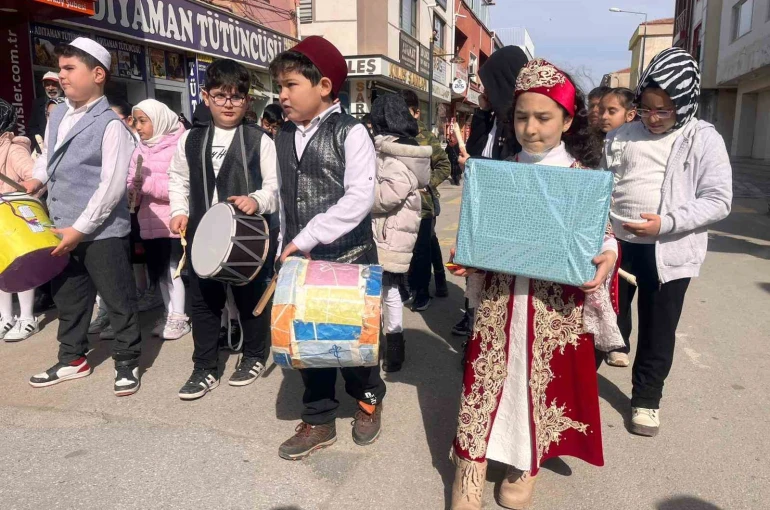 Minikler söyledikleri ilahilerle Yerköy’ü mest etti 