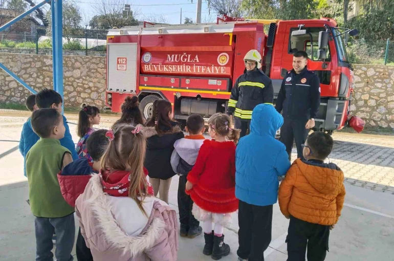 Miniklere yangın güvenliği eğitimi 