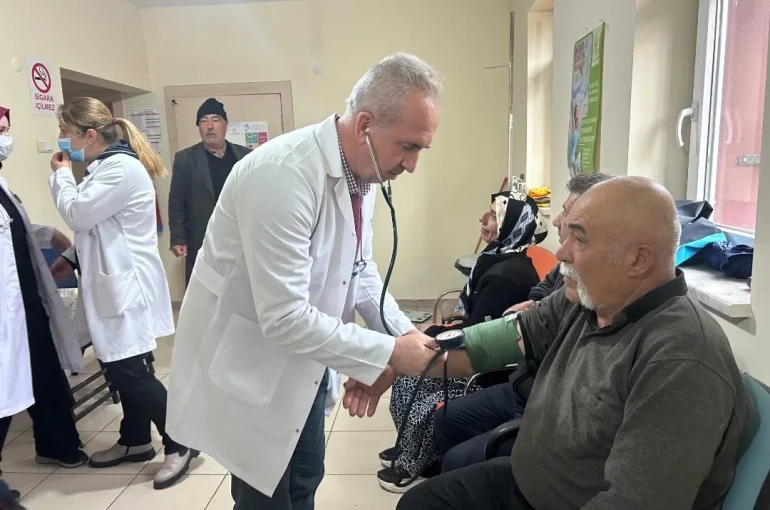 Mobil Sağlıklı Hayat Timi Bademdere’de hizmet verdi 