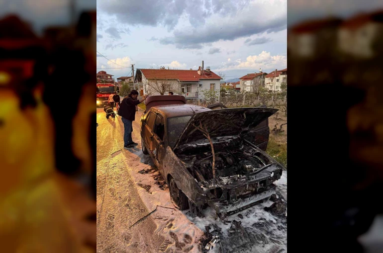 Motor kısmında çıkan yangın otomobili küle çevirdi 