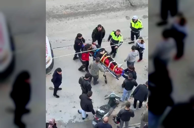 Motosiklet park halindeki otomobile çarptı: 1 yaralı 