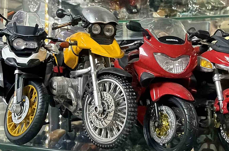 Motosiklet tutkusunu koleksiyona çevirdi 