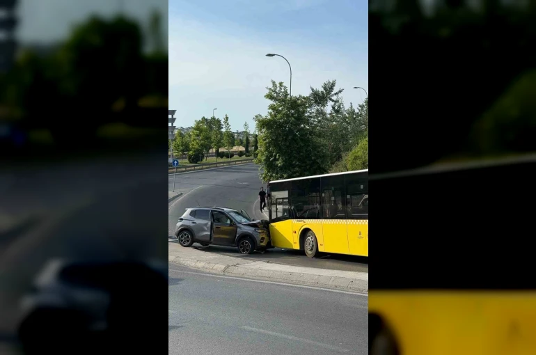 Motosiklete çarpmamak için manevra yapınca karşı şeride geçip otobüse çarptı: 1 yaralı 