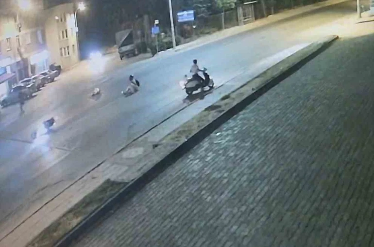 Motosikletin çarptığı 16 yaşındaki kız yoğun bakımda, acılı baba yola çözüm bekliyor