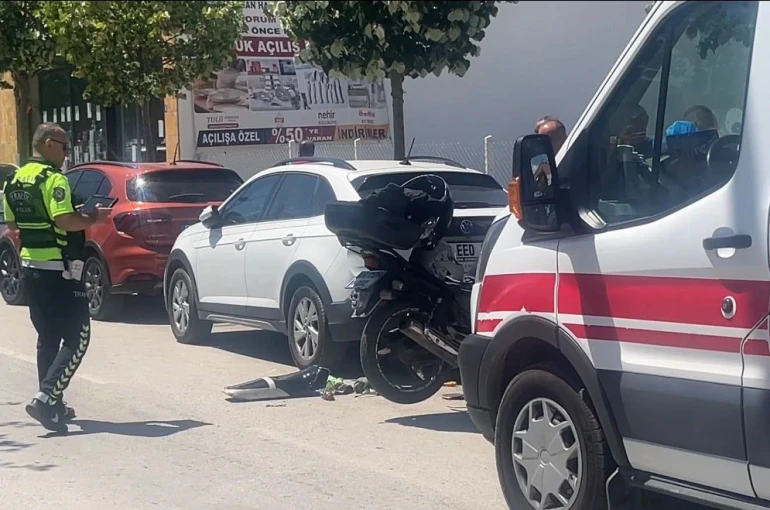 Motosikletin çarptığı yaya yaralandı 