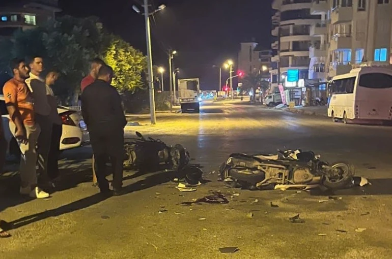 Motosikletler kafa kafaya çarpıştı: 2 ölü