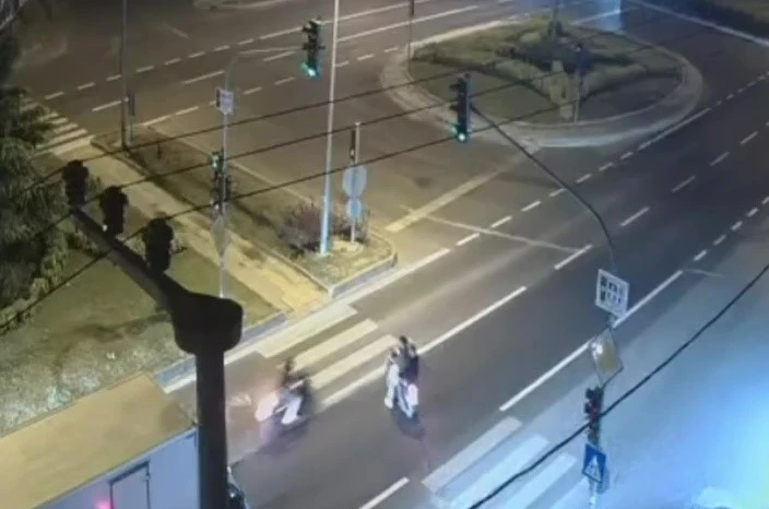 Motosikletlerin çarpışma anı kameralara yansıdı 