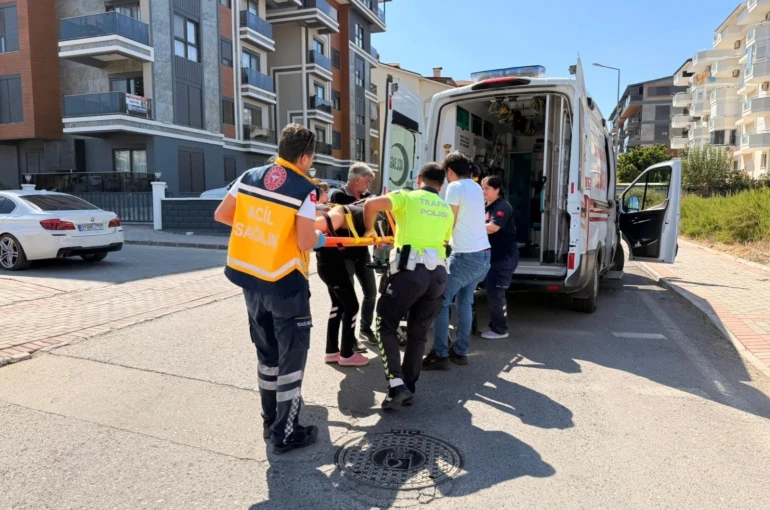 Motosikletten düşen sürücü yaralandı 
