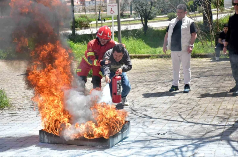 MSKÜ akademik ve idari personeline yangın eğitimi 