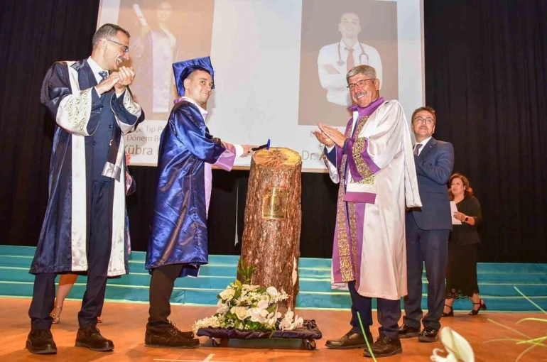 MSKÜ’lü genç hekim, TUS’ta Türkiye üçüncüsü oldu 