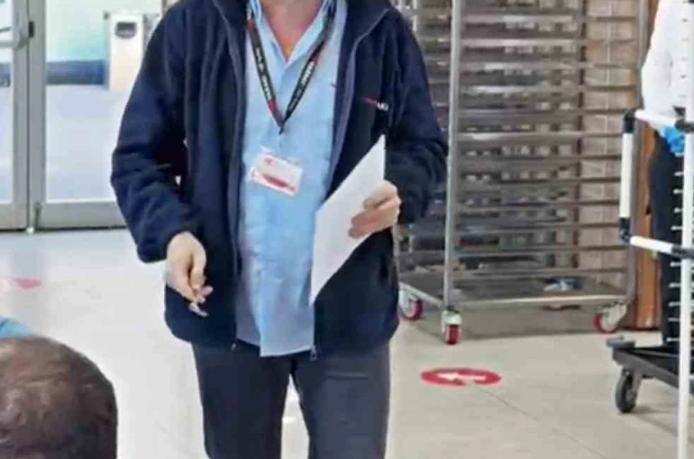 Mudanya Yazaki işçilerinden MESS’in düşük zam teklifine çatal-kaşıklı protesto