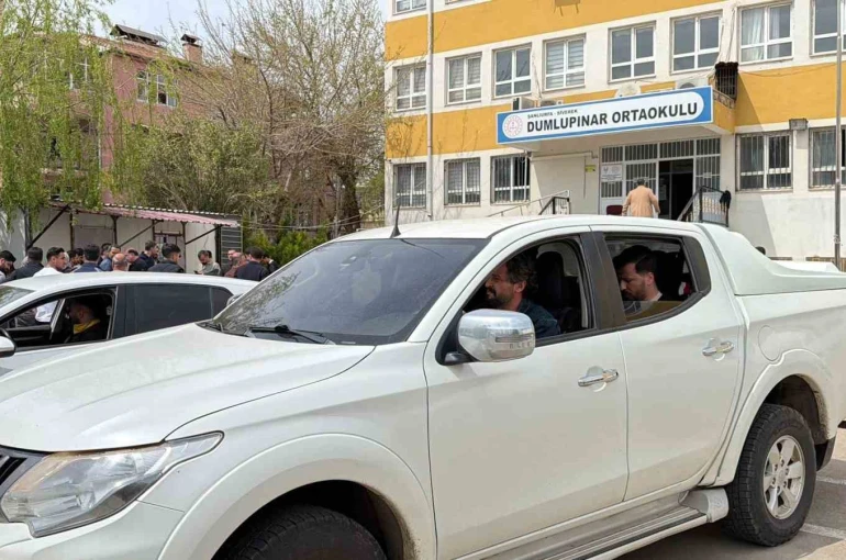 Müdür yardımcısına bıçakla saldırı iddiası 