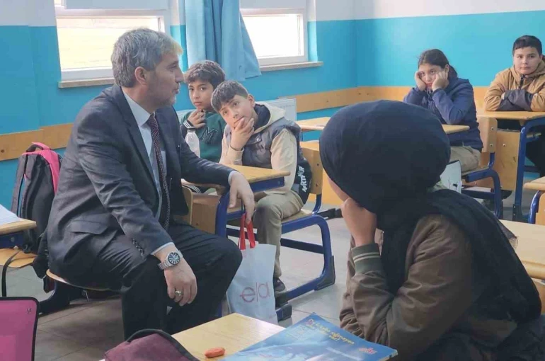 Müdür Yılmaz: "Millî ve manevî değerlere bağlı, güçlü bireyler yetiştirmek önceliğimizdir"