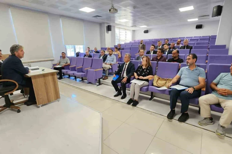 Müdür Yılmaz okul müdürleri ve koordinatör öğretmenlerle buluştu 
