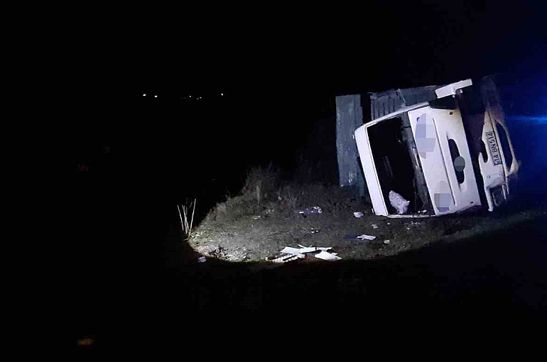 Mudurnu’da kamyon şarampole devrildi: 1 yaralı 