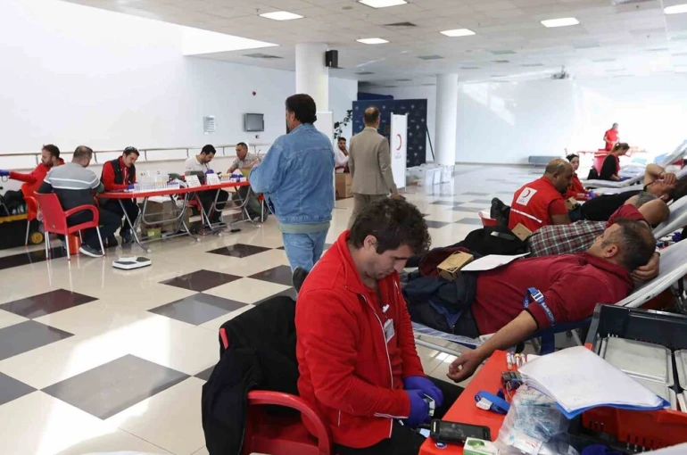 Muğla Büyükşehir, Kızılay’a kan bağışı desteğini Menteşe’de başlattı 