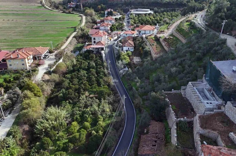 Muğla Büyükşehir, Şirinköy-Akçapınar yolunu yeniledi 