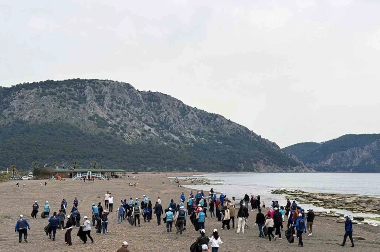 Muğla Büyükşehir’den sahillerde temizlik seferberliği 