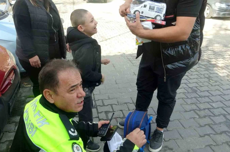 Muğla Trafik Şube Müdürü Haçan’dan özel ihtiyaçlı çocuğa anlamlı hediye 