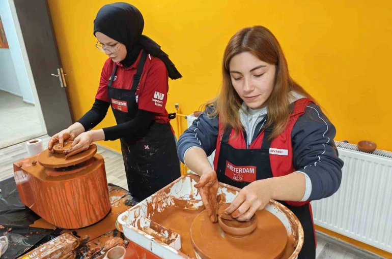 Muğla’da gençler seramik atölyesinde hünerlerini sergiledi