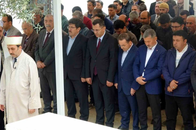 Muğla’da hayatını kaybeden öğrenciler ve öğretmen için gıyabi cenaze namazı kılındı 