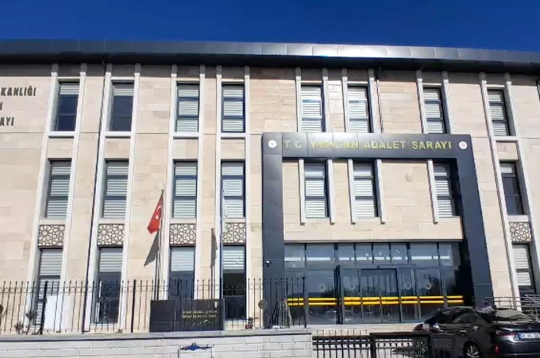 Muğla’da kurusıkı tabancayla tehditte bulunduğu iddiasıyla 18 yaşındaki şüpheli tutuklandı 