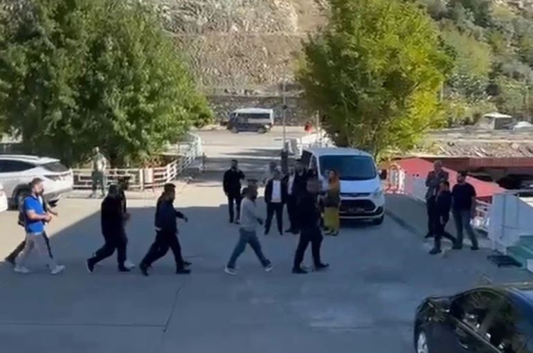 Muğla’da tefecilik operasyonu, gözaltına alınan 5 kişi adliyeye sevk edildi 