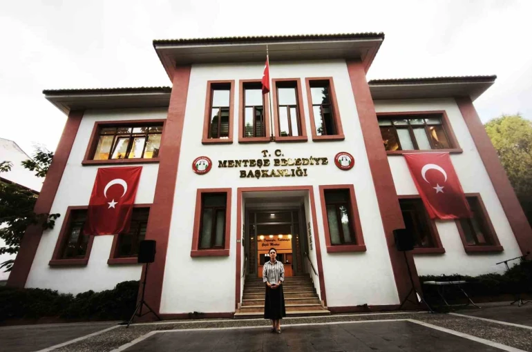 Muğla’nın 100 yıllık tarihi belediye binası vakıflara geçiyor