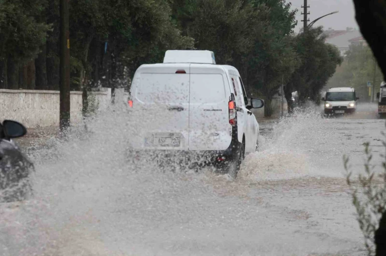 Muğla’nın Menteşe, Kavaklıdere ve Yatağan ilçelerine yağmur ve kar yağışı uyarısı 
