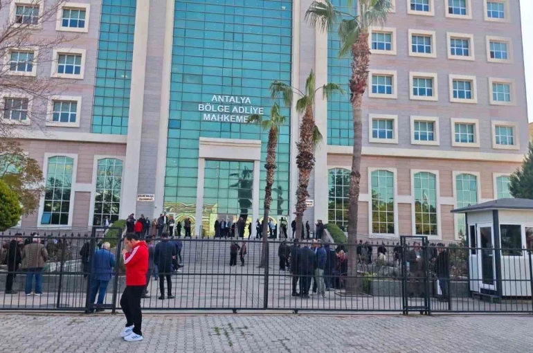 Muhittin Böcek’in de yargılandığı davada "tehdit" ve "menfaat" iddiaları 